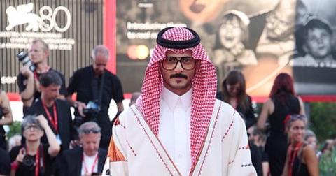 محمد الشهري يكرم التراث السعودي ويلتقي بأدريانا